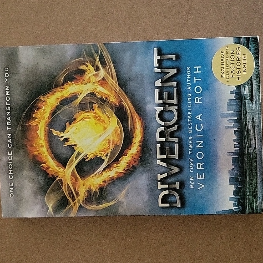Divergent by Veronica roth